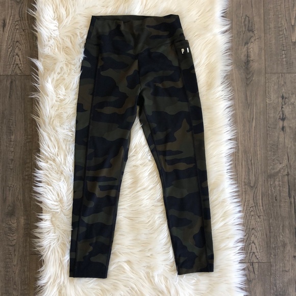 SOLD Vs Pink Camo Ultimate Legging - Picture 2 of 4